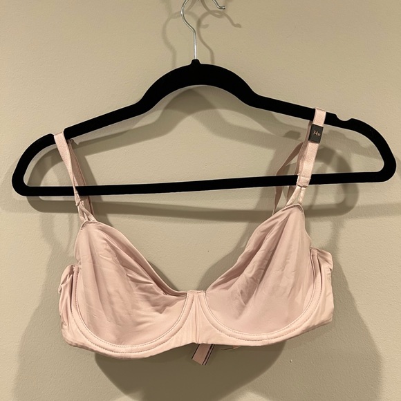 Victoria’s Secret Wicked Unlined - Picture 3 of 3